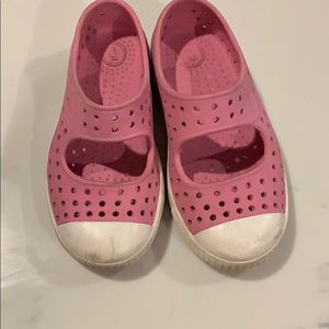 Native girls size c8 shoes